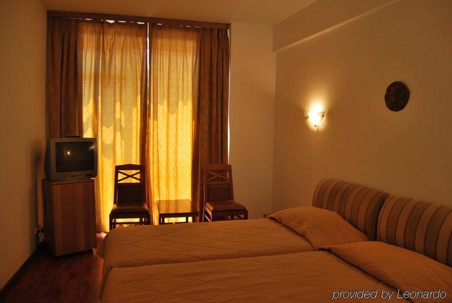 Arethusa Hotel Athens Room photo